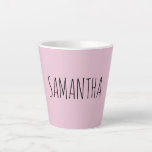 Modern Typografie Name Pink Milchtasse<br><div class="desc">Eine komfortable moderne Tasse mit angesagten Schriftzeichen mit rosa Hintergrund. Wenn Sie es vorziehen, aus vielen anderen Schriften zu wählen.</div>