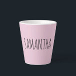 Modern Typografie Name Pink Milchtasse<br><div class="desc">Eine komfortable moderne Tasse mit angesagten Schriftzeichen mit rosa Hintergrund. Wenn Sie es vorziehen,  aus vielen anderen Schriften zu wählen.</div>