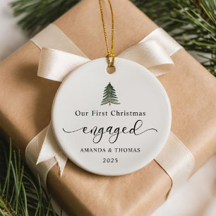 Modern Unser erstes Weihnachten Verlobungsfoto Keramik Ornament
