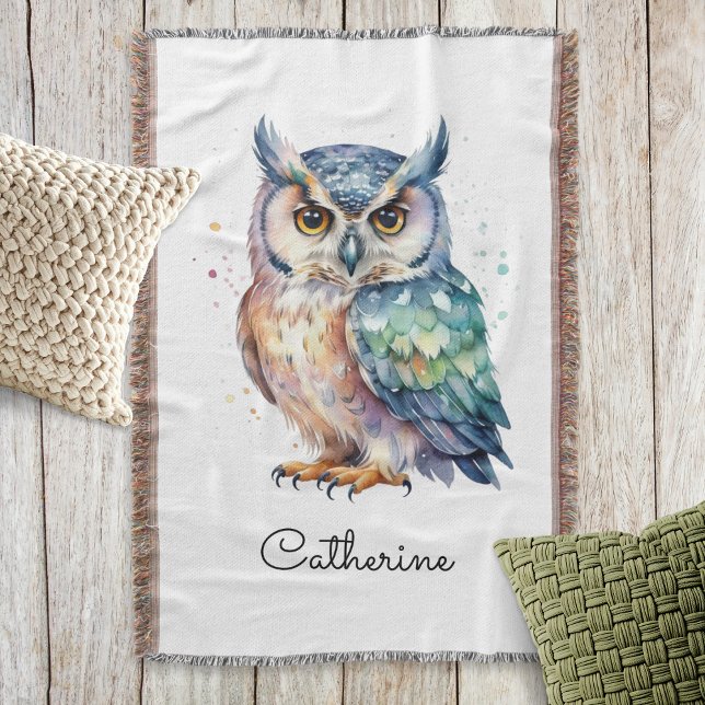 Modern Watercolor Horned Owl Personalized Decke (A throw blanket with picture of a horned owl in a watercolor style, personalized with a name)