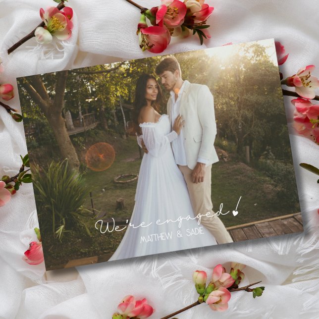 Modern We are Verlobt Heart Verlobung Info Foto Postkarte (Von Creator hochgeladen)