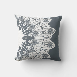 Modern White Mandala Kissen