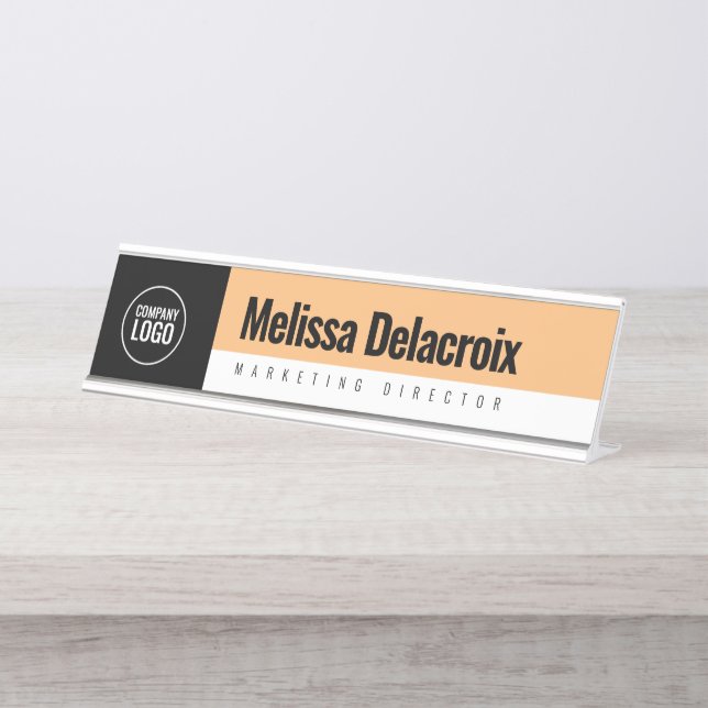 Modern White Peach Black Employee Company Logo Schreibtischnamensplakette (Vorderseite )