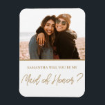 Modern wirst du meine Trauzeugin Foto Magnet sein<br><div class="desc">Einfache minimalistische Vorlage in Goldkalligraphie mit Ihrem bevorzugten Foto. Einfach bearbeiten und Ihren eigenen personalisierten Vorschlag erstellen</div>