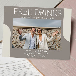 Modern witzige, kostenlose Getränke Hochzeit Siche Postkarte
