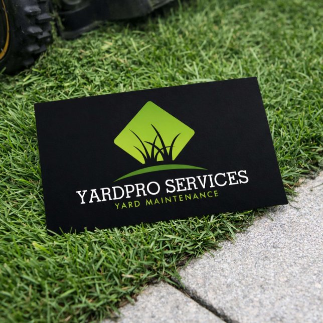 Modern Yard Maintenance Green Grass Logo Black Visitenkarte (Von Creator hochgeladen)