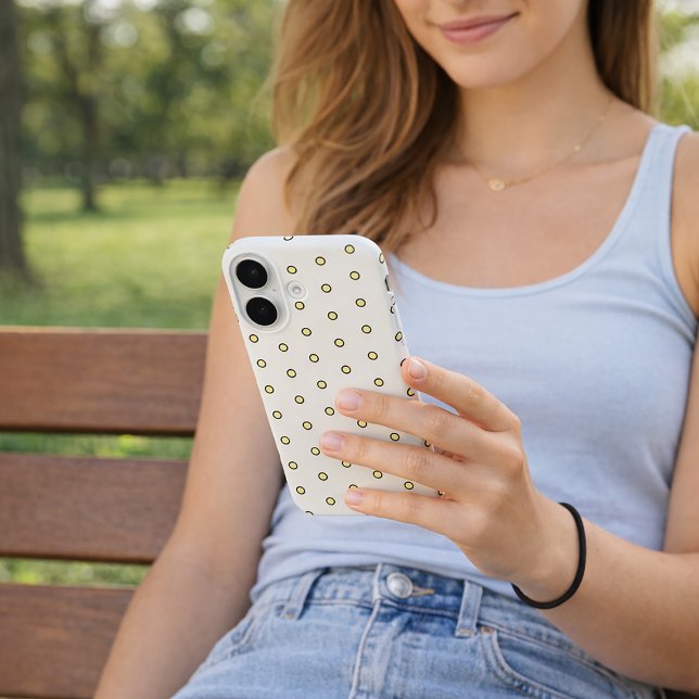 Modern Yellow Circle Dot Black Outline Pattern Case-Mate iPhone Hülle (A phone case with a yellow circle with black outline pattern.)