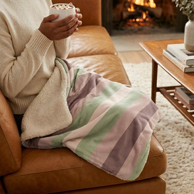 Moderna Linear | Aged Sage & Tea Rose Sherpadecke (Lifestyle Shot)