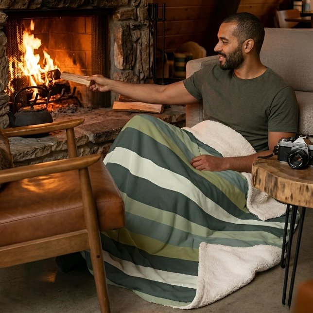 Moderna Linear | Gealterter Salbei und Wintermoos Sherpadecke (Lifestyle Shot (medium shown))