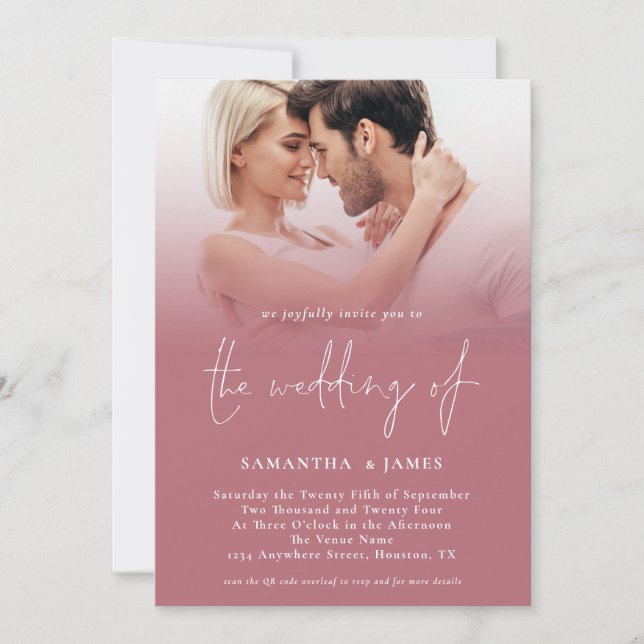 Moderne 2 Fotos Script QR Rose Gold Wedding Einladung (Vorderseite)
