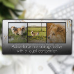 Moderne 3-FotoCollage Schreibtischunterlage<br><div class="desc">Die "Modern 3 Foto Collage Desk Mat" ist eine stilvolle und personalisierte Ergänzung zu jedem Arbeitsbereich. Diese Schreibtischmatte zeichnet sich durch ein sauberes, minimalistisches Layout aus, das standardmäßig mit einer 3-Foto-Collage versehen ist, in der hübsche Hunde gezeigt werden. Am Ende fügt die Phrase "Abenteuer sind immer besser mit einem treuen...</div>