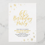 Moderne 60. Geburtstagsparty Gold Foil Einladung<br><div class="desc">Feiern Sie Ihren besonderen Tag mit dieser stilvollen Geburtstagsfoto-Einladung für Erwachsene. Dieses Design enthält einen schicken Goldfolientext "60. Geburtstagsparty" mit funkelndem Konfetti. Weitere Designs und Party-Zubehör sind in meinem Shop BaraBomDesign erhältlich.</div>