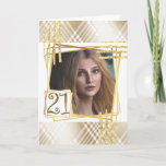 Moderne abstrakte goldfarbene Formen 21. Foto Karte<br><div class="desc">Feiern Sie Ihren 21. Geburtstag mit diesem modernen und schicken Design mit Imitaten goldfarbenen karierten Streifen auf Weiß, die die obere und untere Kante der Karte und rahmen ein quadratisches Imitat goldenen geometrischen Foto Rahmen. Die Zahlen 21 erscheinen in einem Imitat Gold am unteren Rand und geben einen stilvollen und...</div>