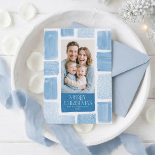 Moderne abstrakte lichtblaue schneebedeckte Famili Feiertagskarte