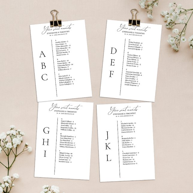 Moderne Alphabetische Hochzeitskarte (Convenient and organized wedding seating chart with alphabetical name arrangement.)
