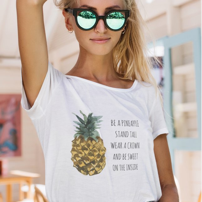 Moderne Ananas mit Aquarellfarbe & positives Zitat T-Shirt (Von Creator hochgeladen)
