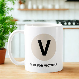 Moderne Anfangsbuchstabe-Tasse – „V steht für [Nam Kaffeetasse