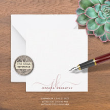 Moderne Anfangsbuchstaben für Burgundy Script