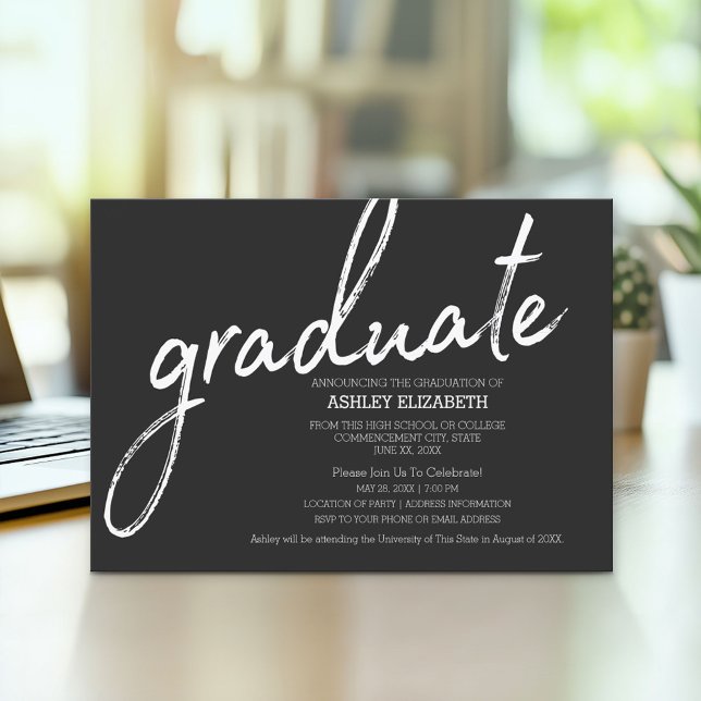 Moderne Ankündigung des Abschlusses mit fetten Str (Modern Graduation Announcement and Party Invitation)
