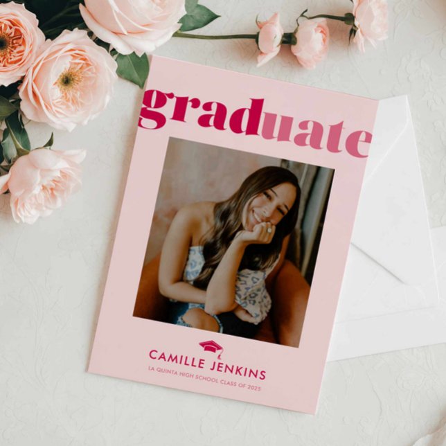 Moderne Ankündigung des Minimal Foto Abschluss (Fun Pink Photo Graduation announcement card)