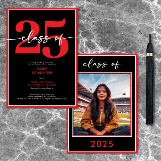 Moderne Ankündigung des Red Script Abschlusses (Modern Minimal Red Script Graduation Announcement)