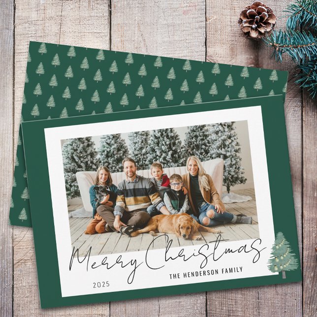 Moderne Aquarellbaum & Lights Weihnachtsgebäck Fot Feiertagskarte (Modern whimsical festive tree lights christmas family photo green & white holiday flat card stylish )