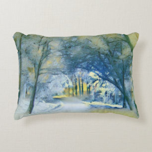 Moderne Aquarellfarben mit bunten, schneebedeckten Dekokissen