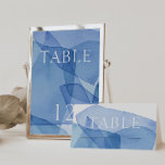 Moderne Aquarellformen Hochzeitsstiftung Tischnumm Tischnummer<br><div class="desc">Unsere Kollektion "Modern Watercolor Formen" zeichnet sich durch abstrakte Aquarellformen in ozeanblau,  gepaart mit fett moderner Typografie und Layout aus. Produkte aus dieser Kollektion sind eine ausgezeichnete Wahl für jede moderne oder minimalistische Hochzeit mit einem Tropfen Farbe. Karo in unserem Shop für weitere Artikel aus dieser Kollektion.</div>