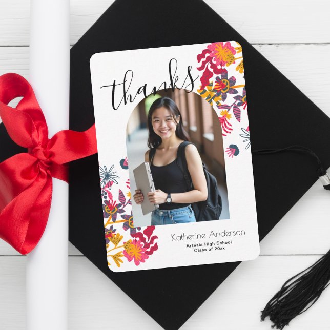 Moderne Arch Floral Foto Graduation Party White Dankeskarte (Von Creator hochgeladen)
