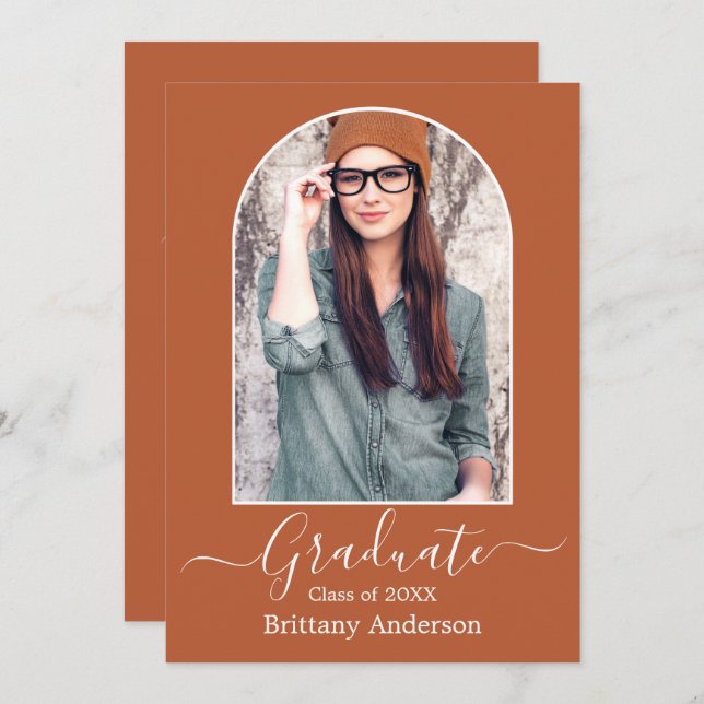 Moderne Arch Terracotta Graduierungsparty Einladung (Vorne/Hinten)