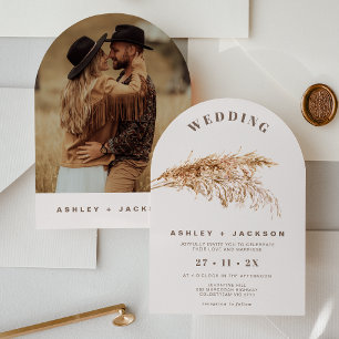 Moderne Arched Pampas Grass Wedding Einladung