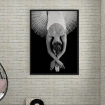 Moderne Ballerina Schwarz-Weiß-Foto Kunst, Dichtun Poster<br><div class="desc">Entspannen Sie in Ihrem Zimmer mit der zeitlosen Anmut des modernen Schwarz-Weiß-Foto-Posters der Ballerina. Dieses beeindruckende Kunstwerk vereint die Eleganz und Kraft einer Ballerina in einem wunderschön komponierten Schwarz-Weiß-Foto. Das Bild zeigt die Ballerina in einer dynamischen Pose und zeigt ihr Poise, ihre Flexibilität und das empfindliche Gleichgewicht zwischen Power und...</div>
