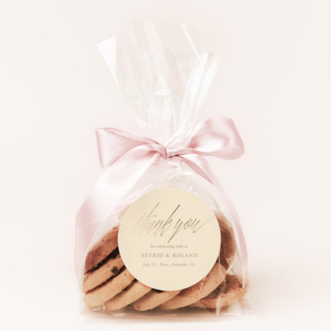 Moderne Beige & Imitats Gold Gastgeschenk Hochzeit Runder Aufkleber (Von Creator hochgeladen)