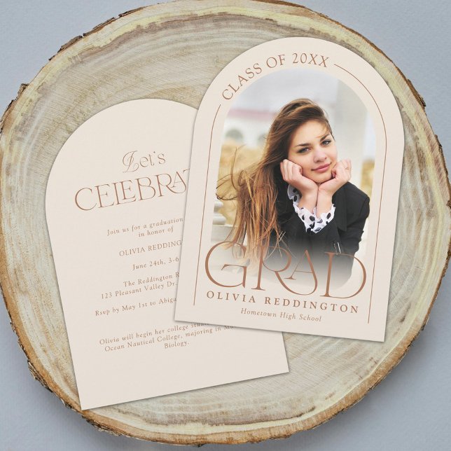 Moderne Beige Minimal Foto Arch Graduation Party Einladung (Von Creator hochgeladen)