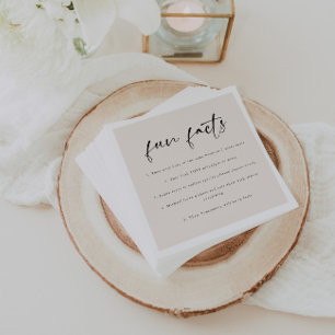 Moderne Beige-Schrift "Fun Facts" Hochzeit Serviette