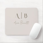 Moderne, benutzerdefinierte Monogramm-Initialen Na Mousepad<br><div class="desc">Moderne,  maßgeschneiderte Mouse Matt in hellbeige mit Namen und Initialen. Anpassen mit Initialen und Namen,  um Ihre personalisierte Mausmatte zu erstellen.</div>