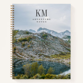 Moderne Bergabenteuer-Monogramm (für Männer) Notizbuch