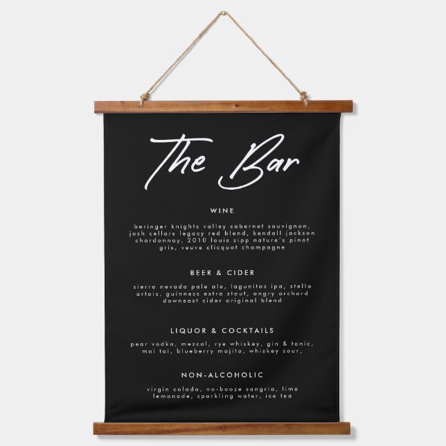 Moderne Black Calligraphy Drinks Wedding Bar Menu Wandteppich Mit Holzrahmen (Vorderseite)