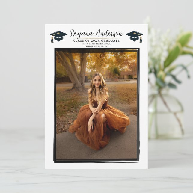 Moderne Black Frame Graduierungsparty im Foto Einladung (Stehend Vorderseite)