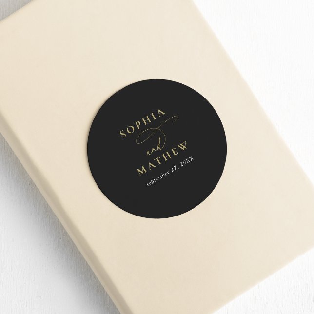 Moderne Black Gold Calligraphy Wedding Runder Aufkleber (Von Creator hochgeladen)