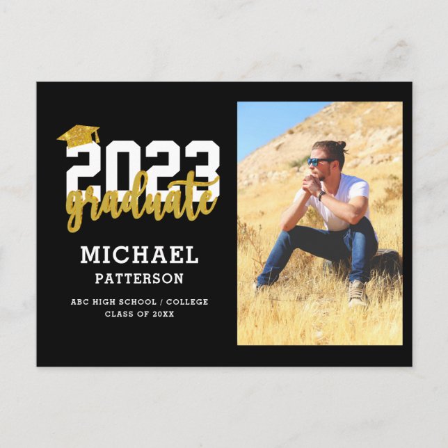 Moderne Black Gold Script Foto Graduation Party Einladungspostkarte (Vorderseite)