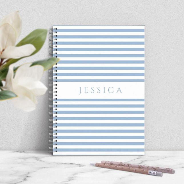 Moderne blau-weiß gestreifte Muster Notizbuch (Personalized Modern Blue Stripes Notebook)