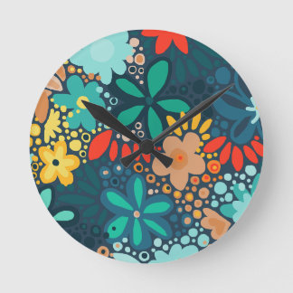 Moderne blaue dunkle Blumen Runde Wanduhr