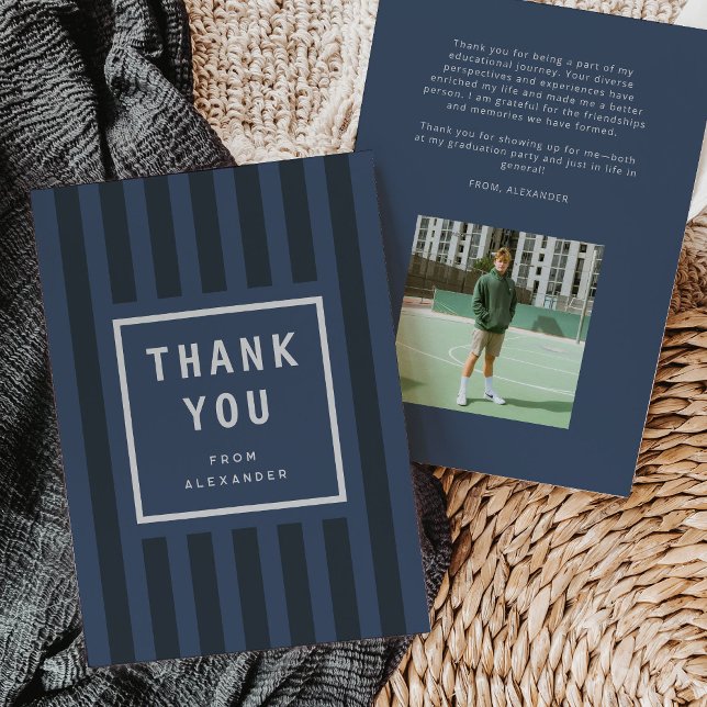 Moderne blaue Streifen Abschluss Danke (modern blue sporty stripes graduation thank you card)
