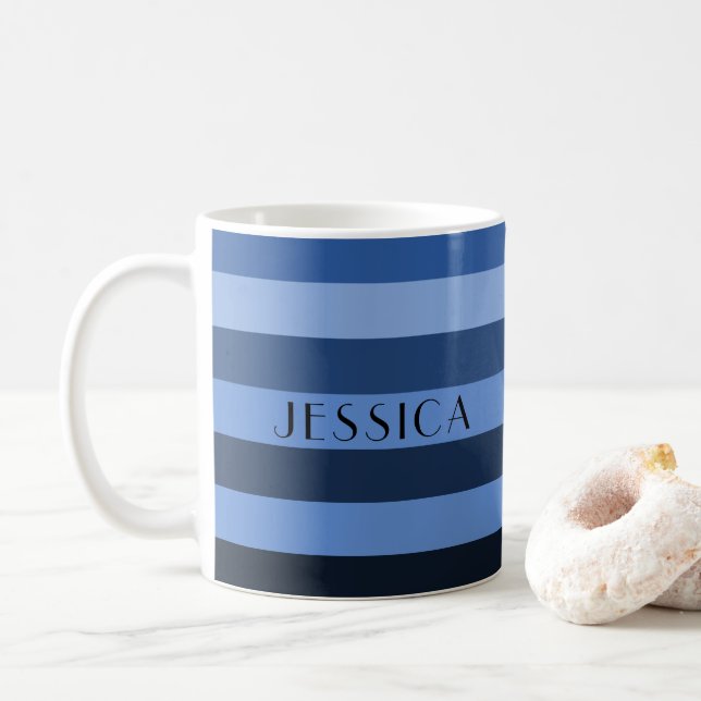 Moderne Blaue Streifen Muster Name Kaffeetasse (Mit Donut)
