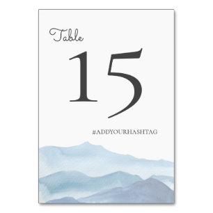 Moderne blaue Wasserfarbe mit Hashtag Tischnummer