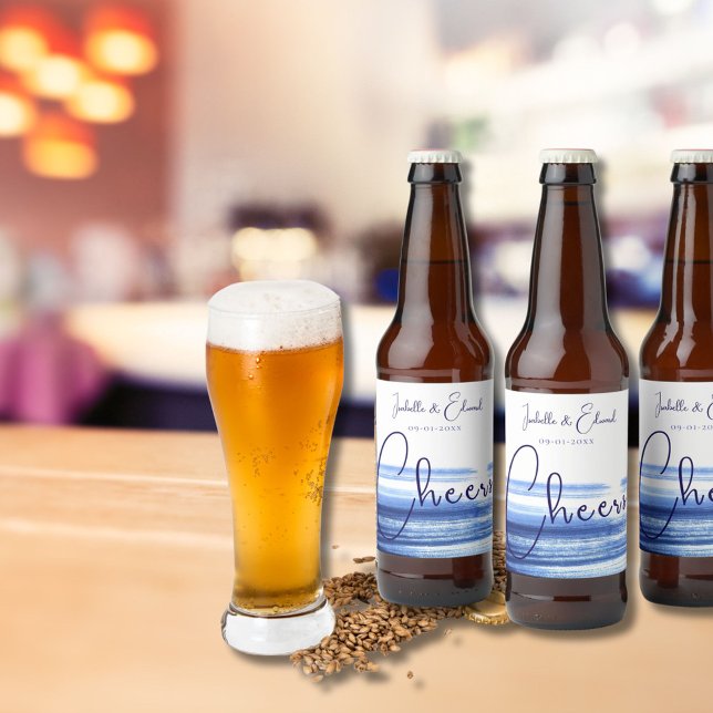 Moderne blaue Wasserfarbe Pinselstriche in Weiß Bierflaschenetikett (Von Creator hochgeladen)