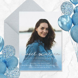Moderne Blaue Wasserfarbe Sweet 16 Folieneinladung