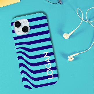 Moderne blaue Wellenstreifen mit individuellem Nam iPhone 15 Hülle