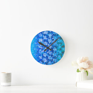 Moderne, blauweiße Abstrakte Aquarellfarben Blume Runde Wanduhr